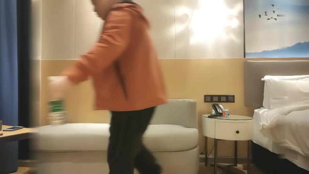 【探花大神】白色外套少妇啪啪特写口交抱着大力抽插勐草 预览截图 2