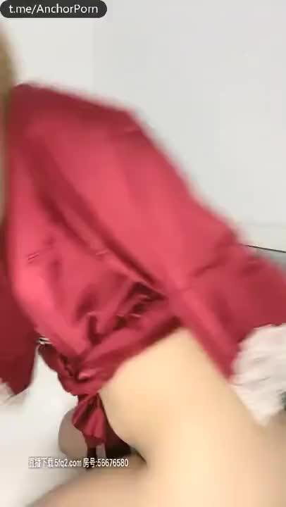 性感小姐姐直播自慰秀～一个人在家这么孤单当然要双管齐下前后门都玩～ 预览截图 1