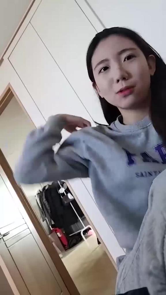 【姐弟乱伦】火遍外网的延边姐弟事件_兄妹相依为命_亲妹妹给哥哥口交足交换取零花钱_完整高清版 预览截图 1