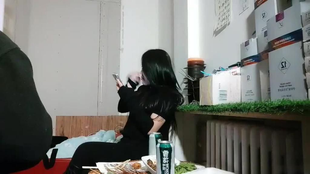 灌醉女同事-醉酒迷煳直接安在沙发上操 预览截图 1
