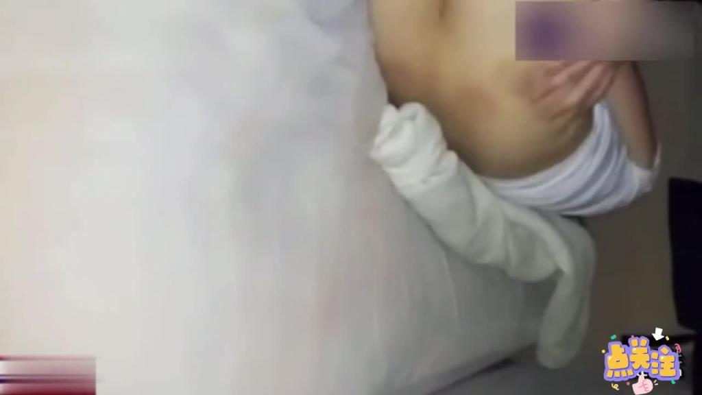 强奸乱伦-乱伦 禽兽哥哥居然强上了亲妹妹趁爸妈不在家 预览截图 5