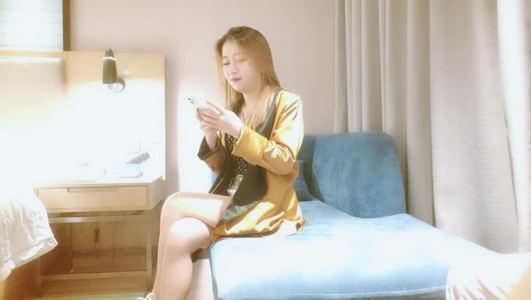 花高价约了个小网红,脸蛋身材一绝 预览截图 1