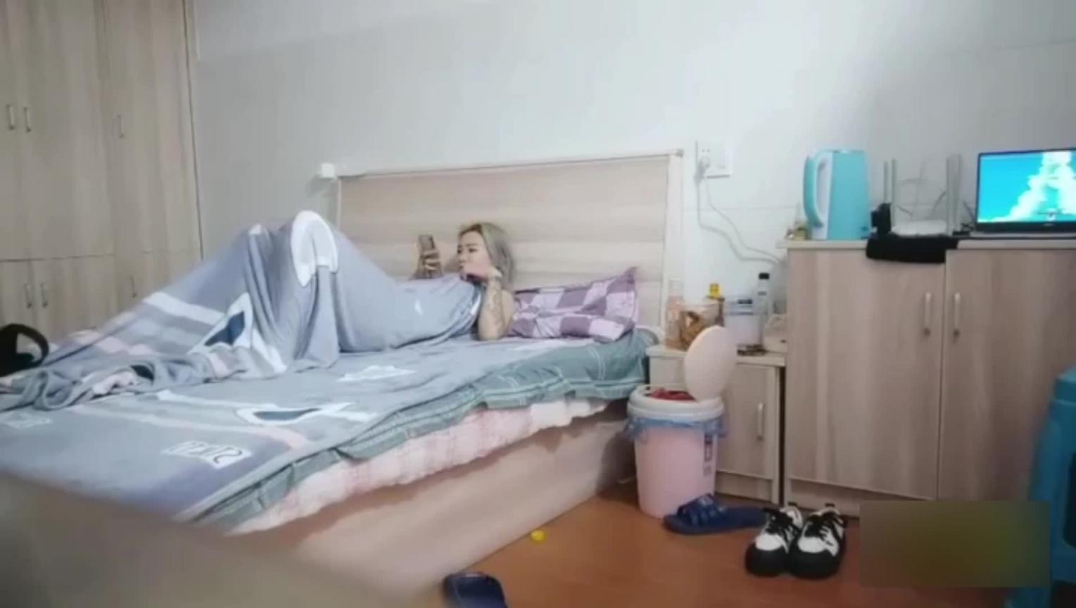 看大哥不在-在家勾引漂亮嫂子 预览截图 2