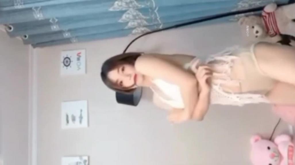 【主播热舞】花椒主播‘清纯美女艾莎’三点内射极品主播热舞诱惑 预览截图 7