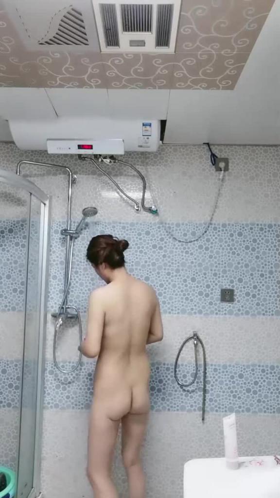 【约炮系列】超级骚货真是无敌了,被绿帽男友主动送给兄弟操 预览截图 12