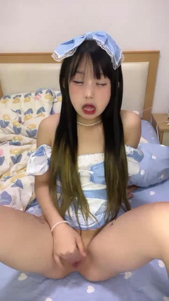 声音超嗲的萌妹子嫩穴特写 预览截图 7