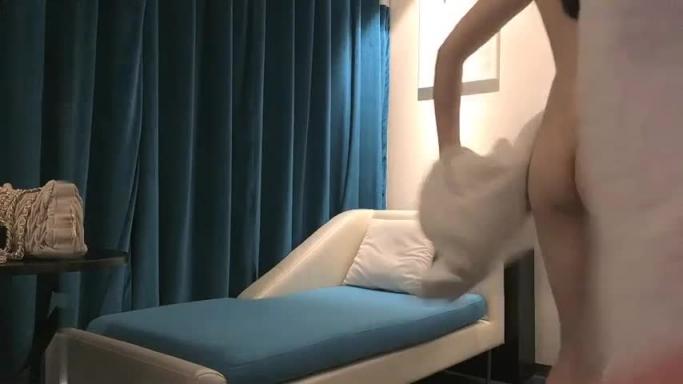 【双飞极品兼职妹】①双飞两个妹子颜值和身材都在上等级别，俩漂亮妹子一个吃着鸡巴，另一个舔奶头，爽似神仙 预览截图 6