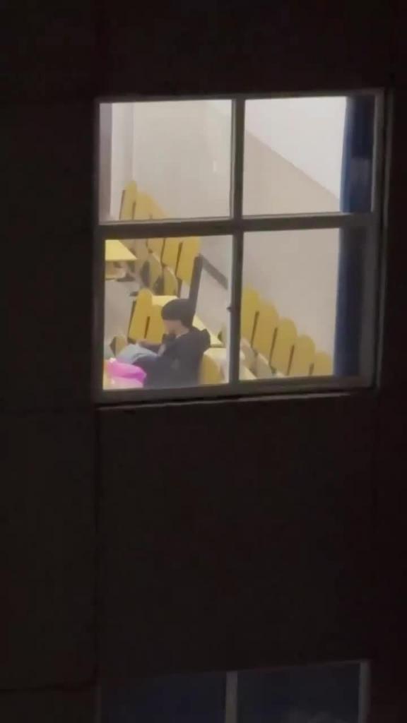【2023年教室黑料15部合集】各种学生在教室偷情约炮,老师操学生,校长操老师,精彩刺激,绝对真实 预览截图 1