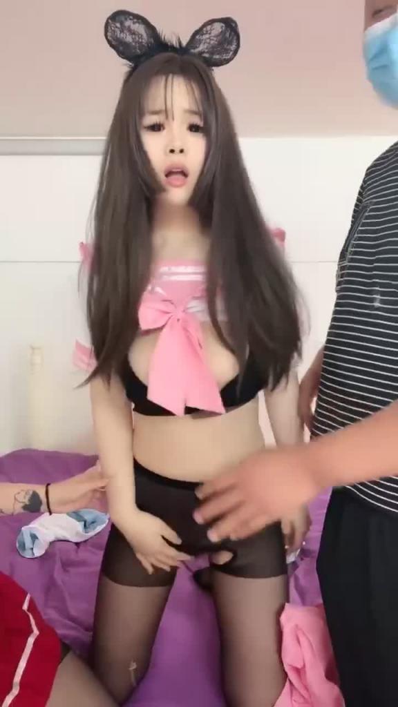 老公带着小姨子玩不让老公操（上） 预览截图 1