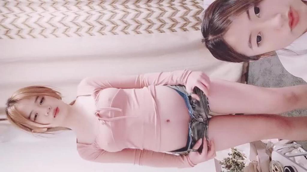 清纯美女啊!颜值美少女颜宝!漂亮闺蜜双女秀 预览截图 1