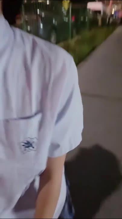 【调教M母狗】美少女萝莉，清纯的脸蛋，被主人狂怒扇耳光，喝尿，彩票店前自慰 预览截图 2