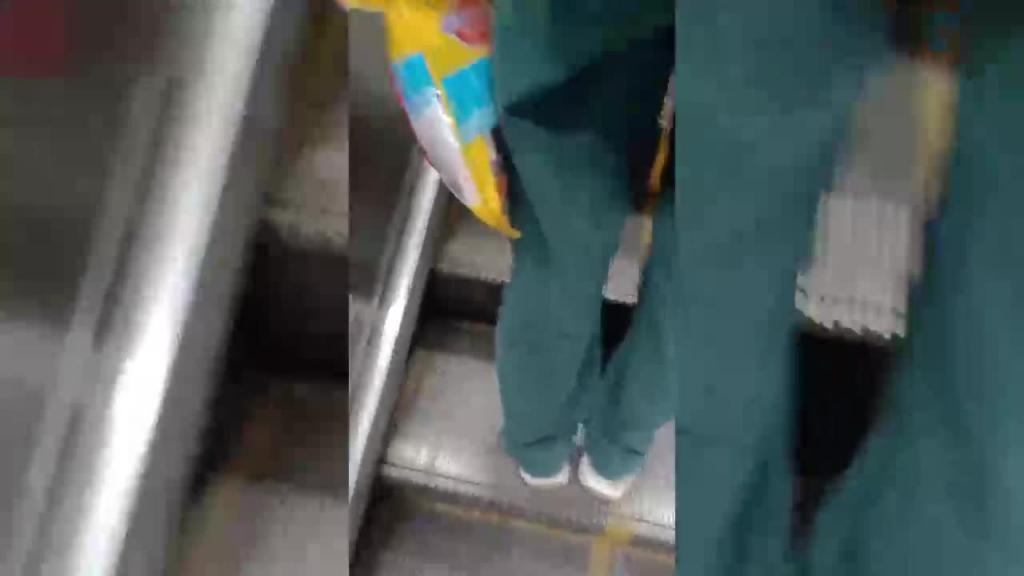 【户外涂鸦】户外见到美女就想射 预览截图 1