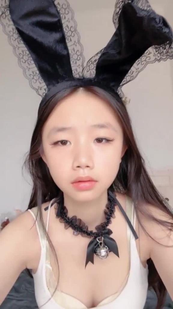 粉嫩美乳高中学妹，上帝视角特写~坚亭的乳房粉美鲍真是馋人啊！！独家完整版 预览截图 3