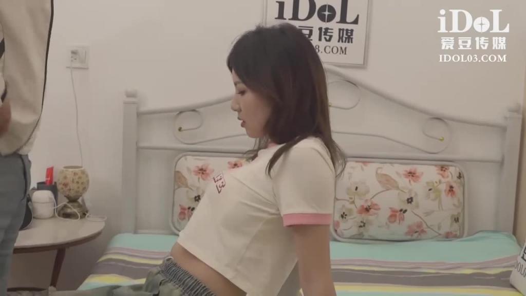 ID5307 - 村主任诱上人妻,借种下田 - 灵枝 预览截图 3