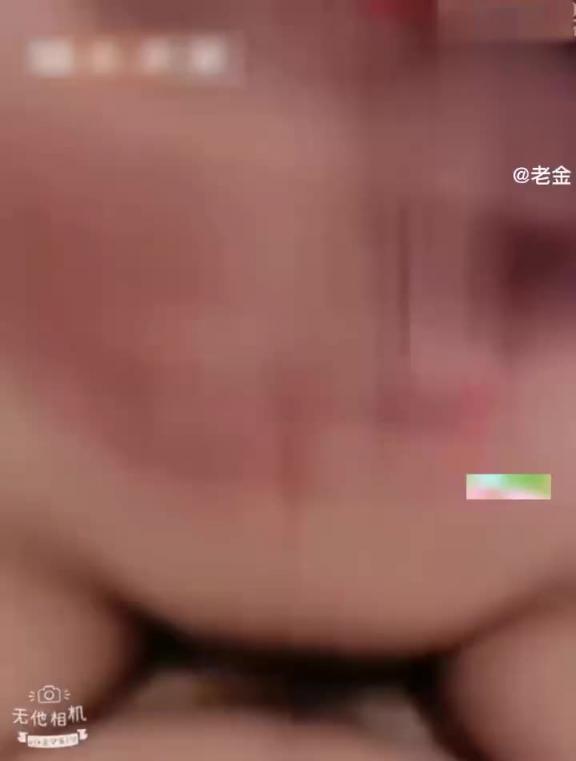 【小姨子】妹妹看着姐姐睡着偷偷跑到姐夫房间让姐夫玩 预览截图 12