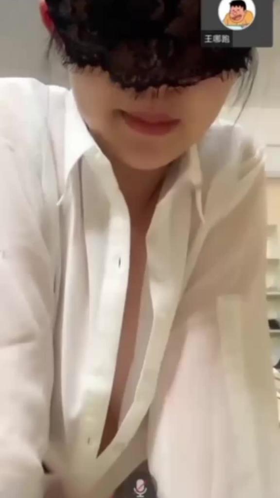 【真实裸聊】抖音“开了眼了”一对一裸聊单独会议室中进行和土豪榜一裸聊 预览截图 9