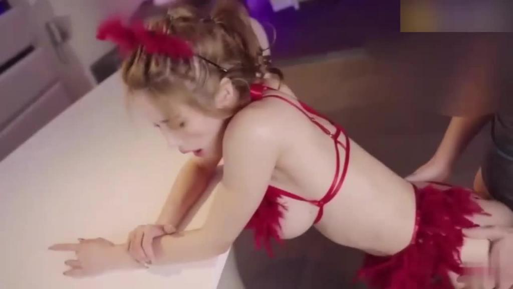 极品网红爆乳尤物辛尤里美腿蜜桃臀爆操表情诱惑 预览截图 10