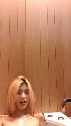汉阳大学高颜值情侣直播啪啪秀,女友奶子坚挺表情很是销魂 预览截图 10