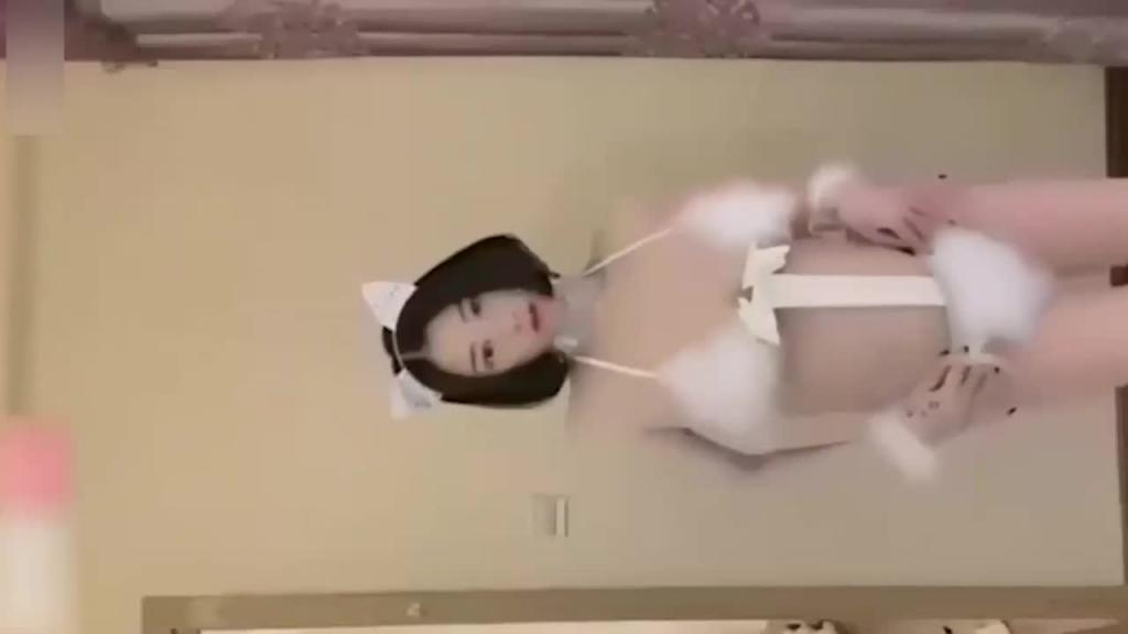【全网独家】上千名大网红直播PK现场翻车漏点遭万人围观现场 猎奇 预览截图 3