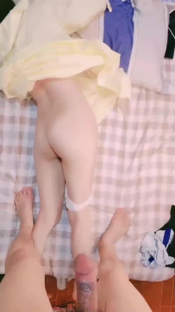 【第一视角]无毛嫩穴双马尾萝莉萌妹脱下内裤随意玩弄，腰细圆润屁股进进出出呻吟娇喘 预览截图 5