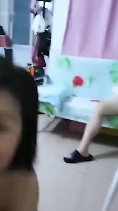【母子乱伦】妈妈看到儿子的大鸡吧笑的多开心迫不及待坐上去插入自己骚逼 预览截图 12