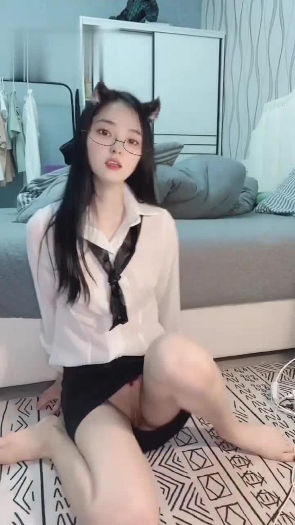 首发可爱美少女【芋喵喵】超清特写粉嫩美穴 预览截图 3