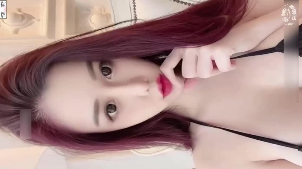 【网红黑料】大奶网红女神,爆乳自拍情趣制服写真流出 预览截图 7