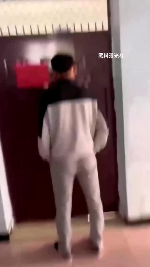 【高校吃瓜】昆明高校办公室偷欢翻车事件+杭州大学甜妹校花保养事件 预览截图 3