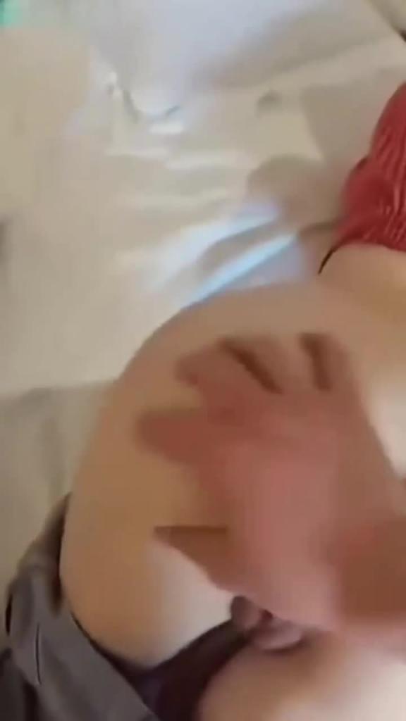 【兄妹乱伦】父母不在家，颜射清纯白奥美，最新泄密湖南高中兄妹乱伦！ 预览截图 1