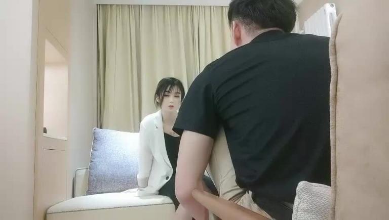 重金网约外围高冷颜值女神，口交手指抠逼上位骑乘，抬腿侧入抱起来狠操 预览截图 3