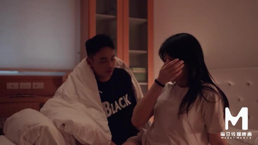 MD-0278 外遇爱湿吻的OL 预览截图 1