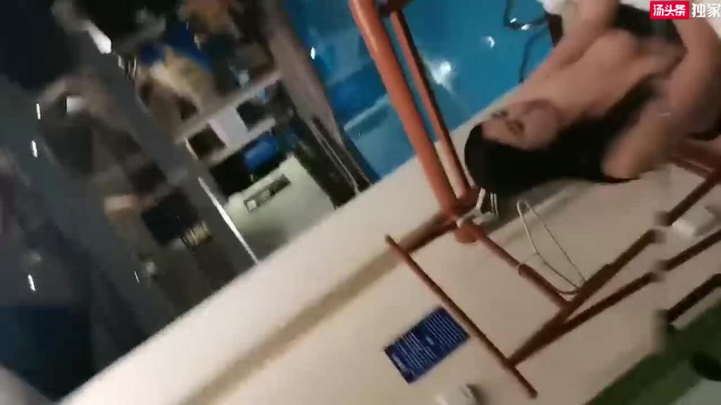 沈阳NTR户外勾引 大奶人妻老公面前勾引路人操逼 预览截图 1