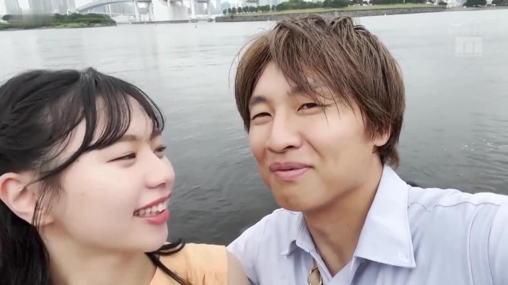 初次住宿约会 牵手、接吻、灿笑、之后、忘掉时间般交络浓密做爱 五芭 MIDV-243 预览截图 1