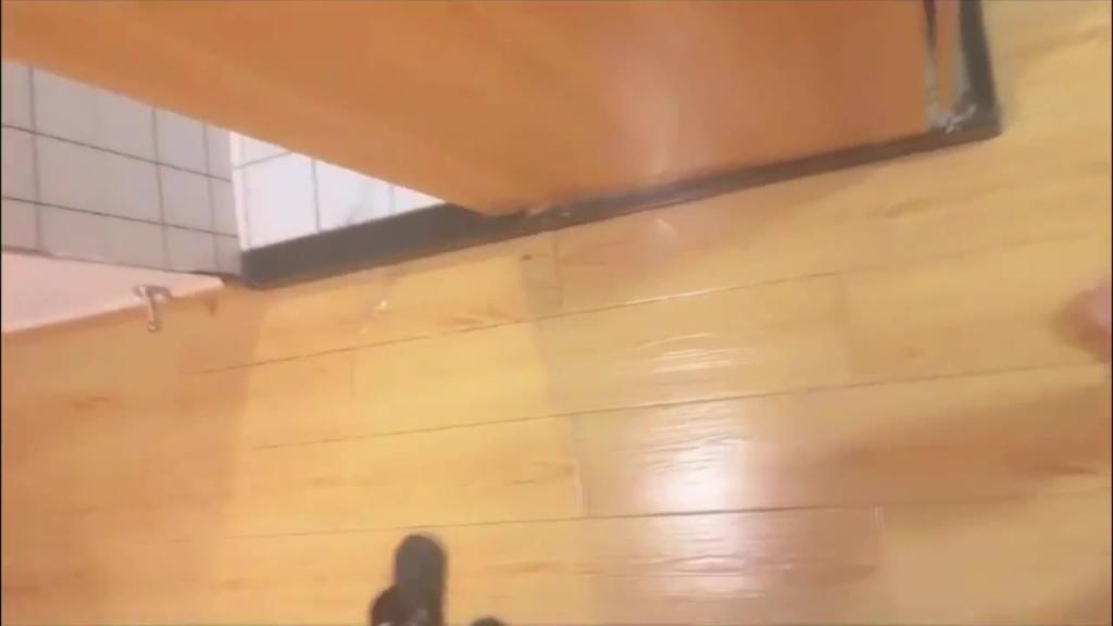 苗条少妇好身材,齐逼小短裙,直接按床上操 预览截图 10
