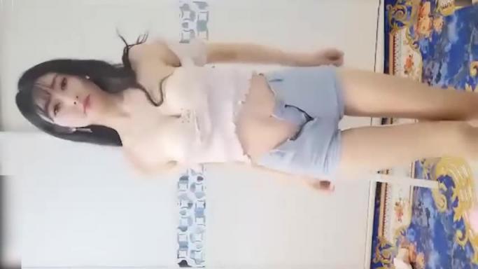 [花椒主播]清纯美女莫莫榜一大哥订制露脸裸舞诱惑 预览截图 3