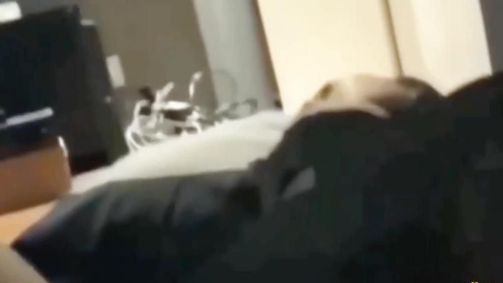 真实母子乱伦,长腿黑丝单亲妈妈与儿子大战三百回合 预览截图 7