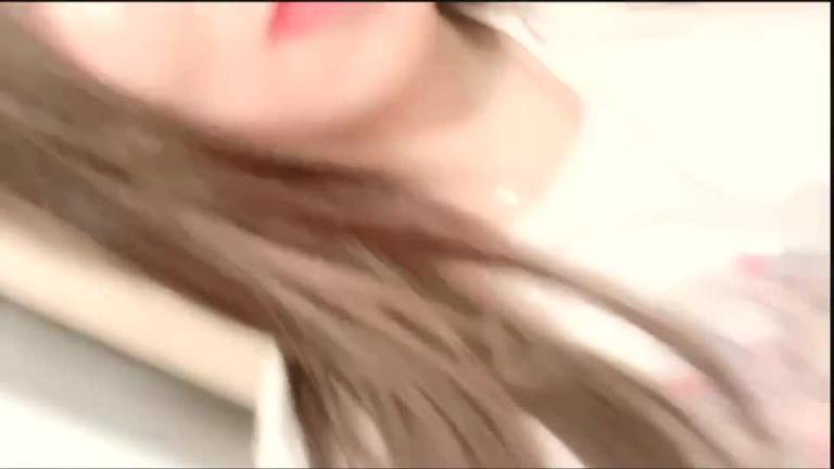 萝莉小姐姐！痒死了小骚逼！有没有哥哥来止痒啊！插我啊！必看 预览截图 1