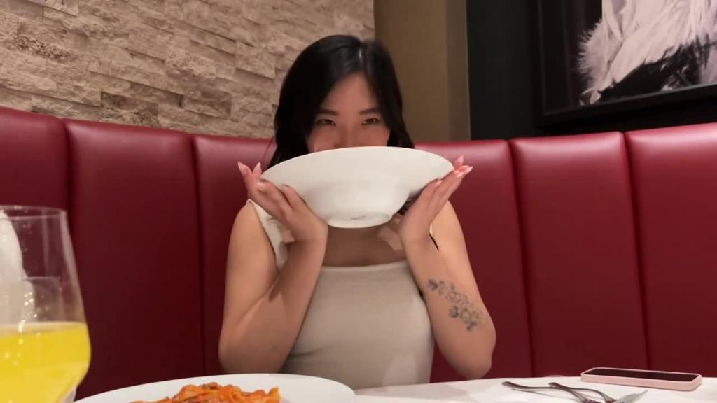带你亚裔女友在赌城约会的一天用激烈的抽插和中出结束 预览截图 4