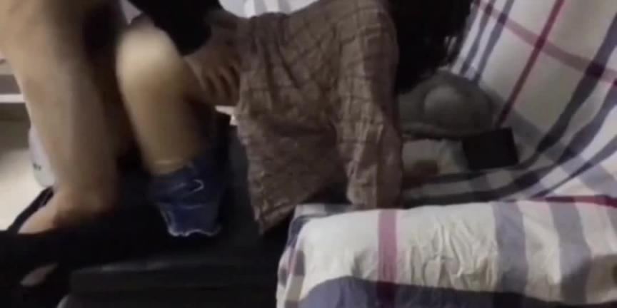 媳妇下楼买菜赶紧和小姨子来一炮衣服都没全脱 预览截图 8