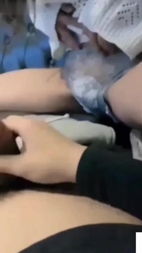 真实记录兄弟的女友在KTV喝多了被我扒掉裤子强操内射 预览截图 11