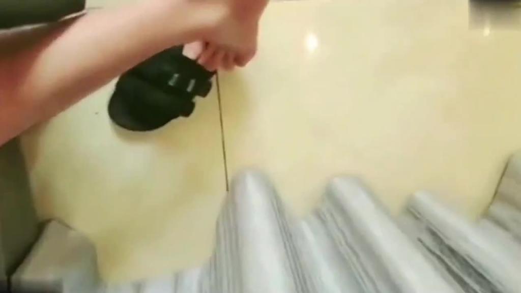 乱伦高中生白虎表妹 预览截图 1