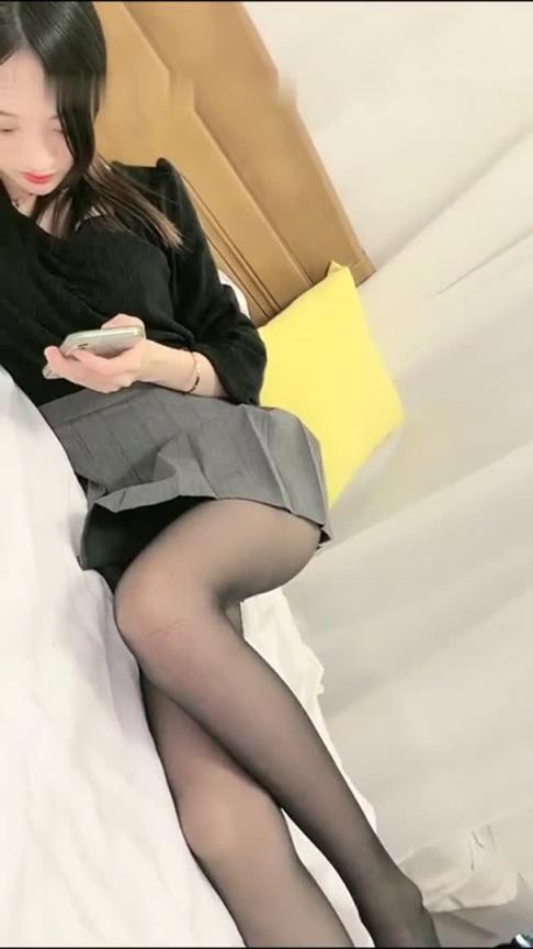 贵宾床上的黑丝尤物颜值高身材好～撅着屁股给狼友看美鲍特色 预览截图 8