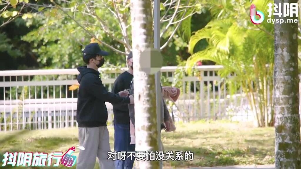 抖阴旅行射第十二期/景区勾引路人做爱 预览截图 5