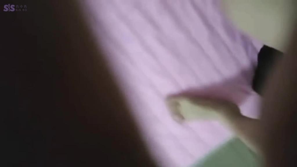 真实禽兽叔叔去哥哥家用钱利诱侄女 预览截图 5