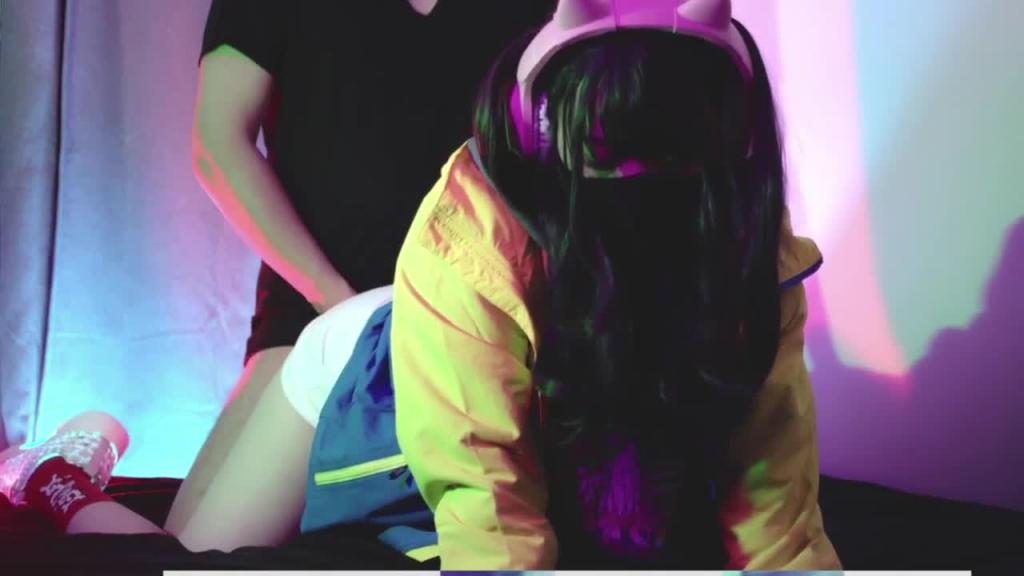 美女听着音乐等着一个陌生人做爱-地雷系 预览截图 7