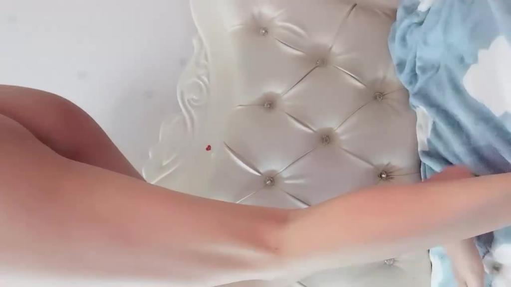 说话温柔颜值美女,笑起来甜美,没穿内裤翘起屁股特写,手指后入扣弄,听观众指挥,娇喘呻吟更是诱人 预览截图 3