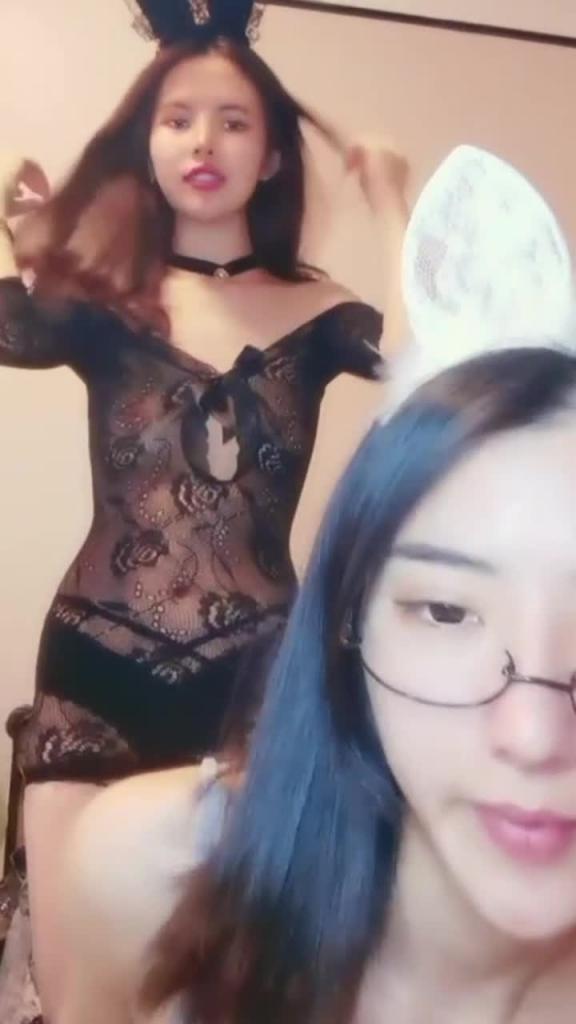 高冷御姐范的姐妹花酒店情趣蕾丝大秀裸舞 预览截图 11