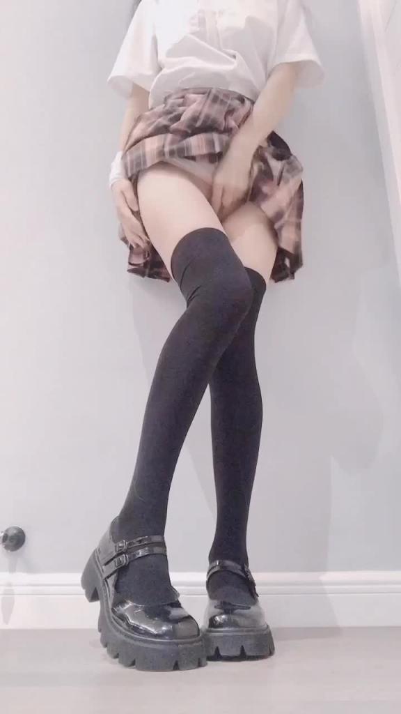 【JK母狗】果然喜欢穿JK的都是小母狗 预览截图 4