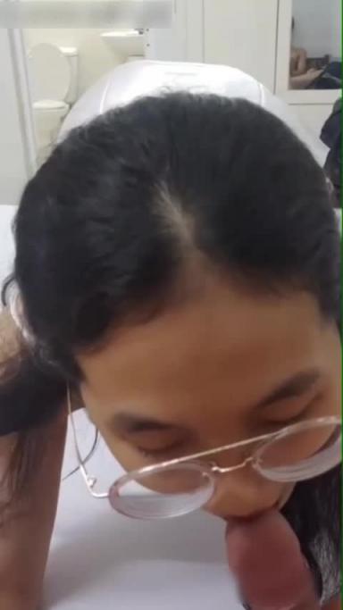 三观炸裂【下班回家发现好兄弟在操女友】好兄弟拒绝停止操逼,最后两人一起操女友 预览截图 8