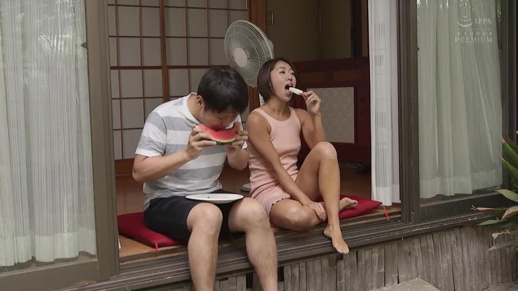 返乡探亲睽违许久再会晒痕表姊的诱惑。乡下杀时间持续中出的我。 竹内有纪 PRED-253 预览截图 1